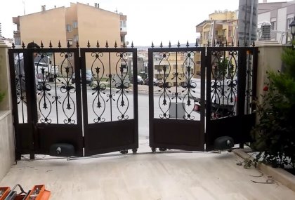 BAH&Ccedil;E KAPILARI